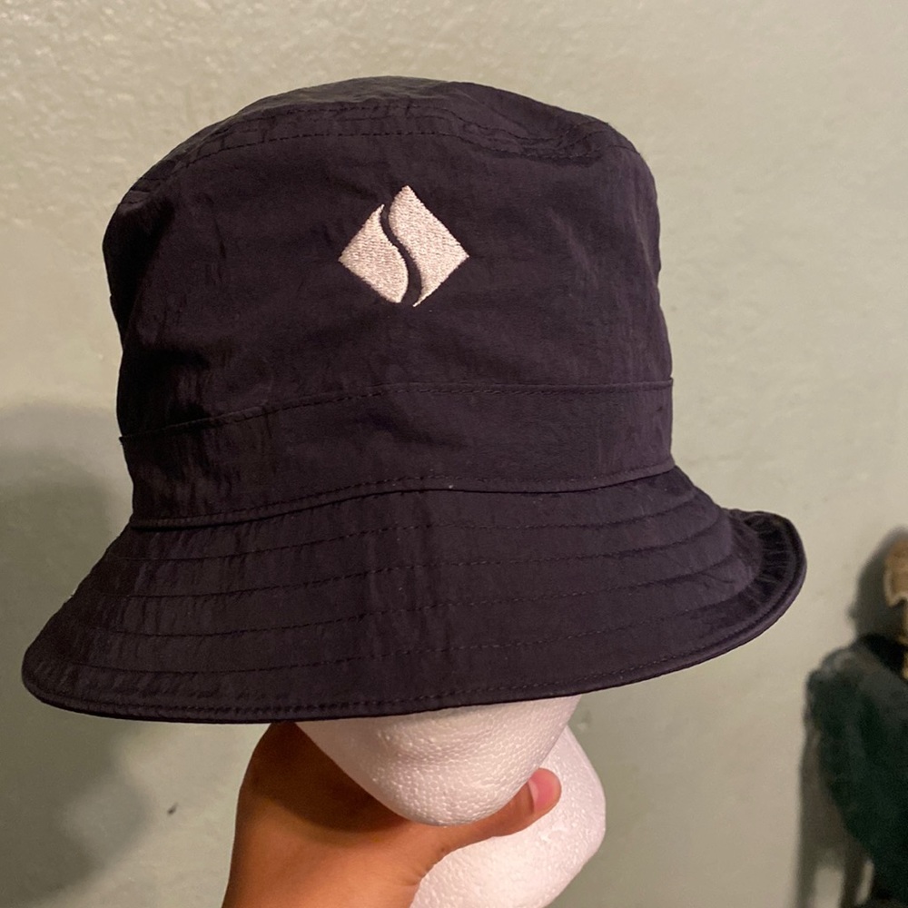 Woman Lululemon Bucket Hat